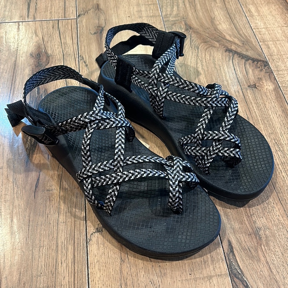 Women’s Chaco ZX sandals in Black/White/Gray print. Size 9~Nice